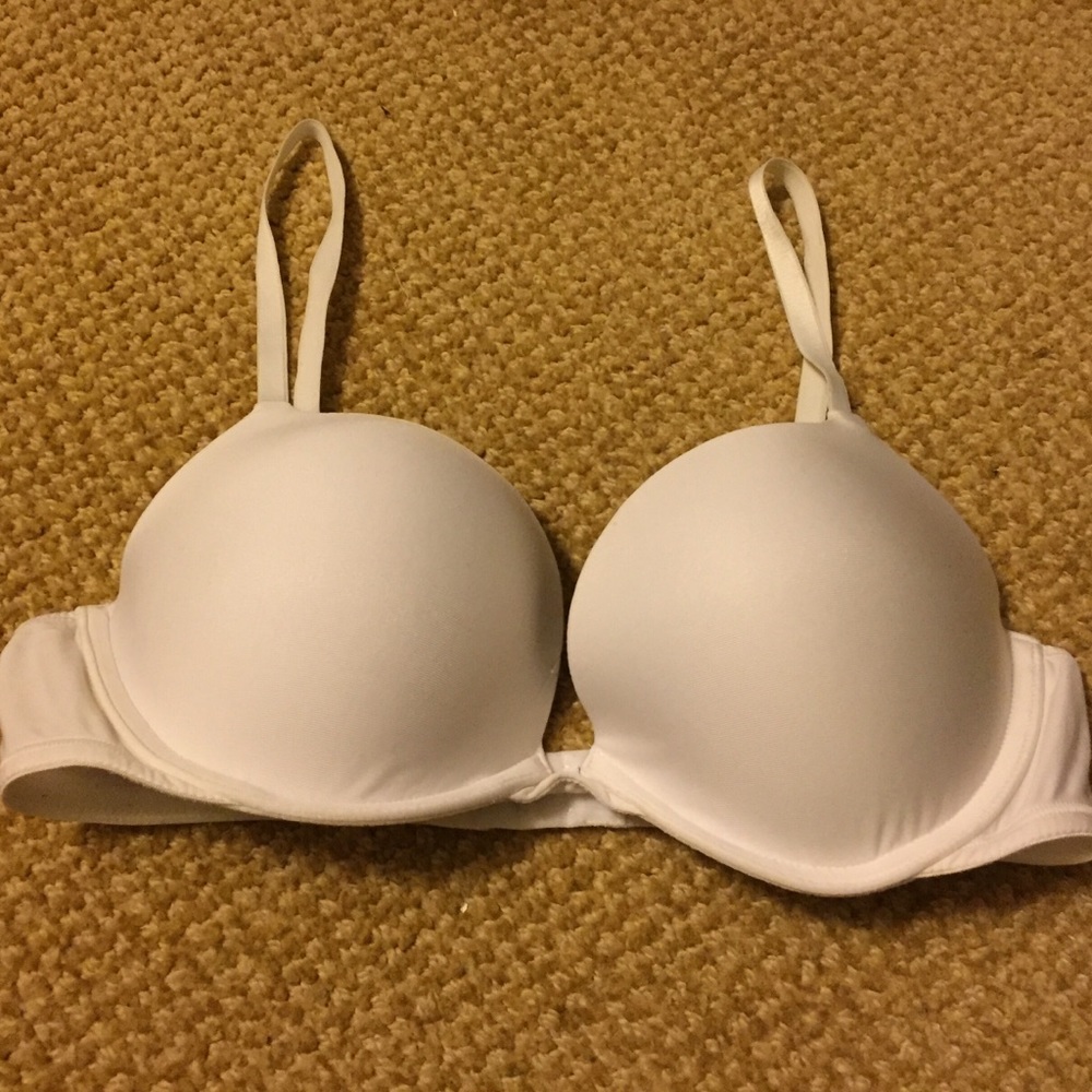White 34D Gilly Hicks Bra